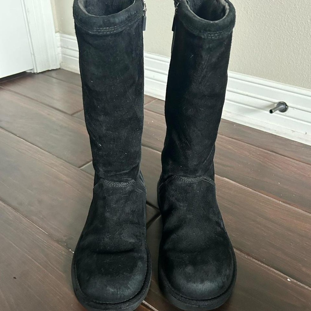 Uggs Australia Kenly 1890 women tall black suede Furry boots Size‎ 6 Silver Logo
